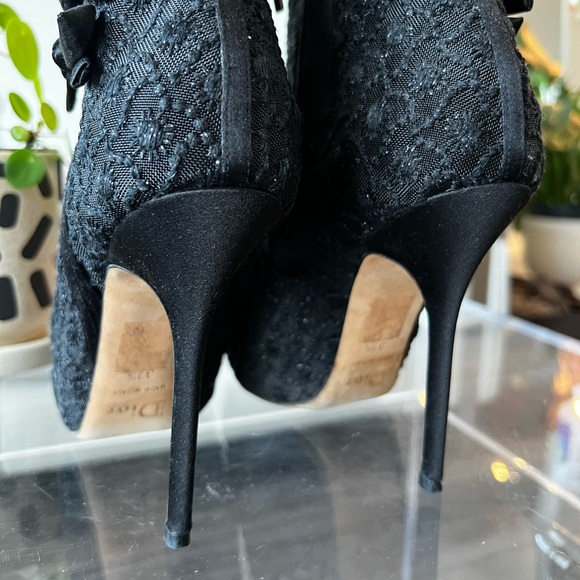 CHRISTIAN DIOR | BLACK MESH DESIGN SATIN HEELED BOOTIES W/ BOWS - Picture 6 of 12